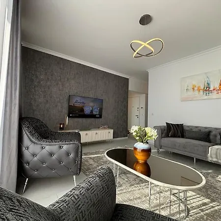 Viva Solid House Mamaia